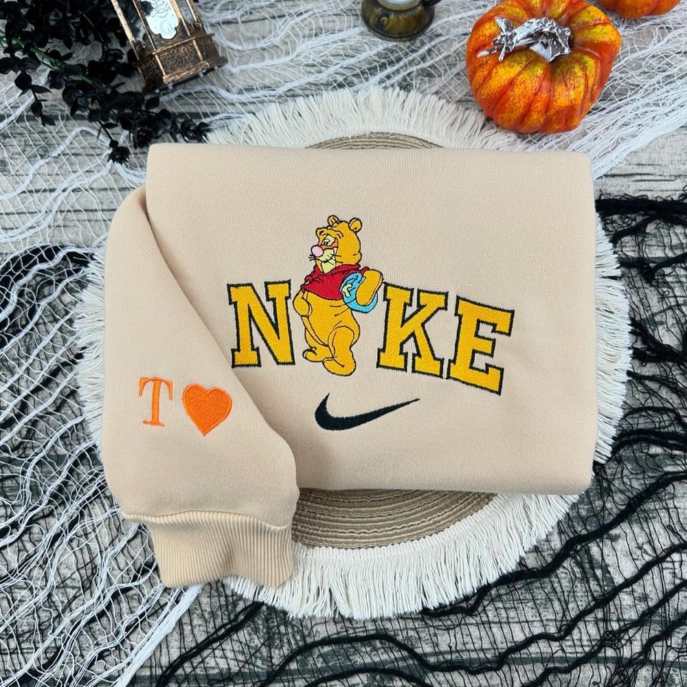 👻- Pooh and friends are having a hunny of a Halloween!🎃